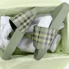 正規品 35-39 (新品) BURBERRY チェック スリッパ / 正規品 / ボックスフル 構成のサムネイル