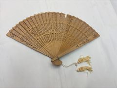 白檀扇子 透かし彫り 木製扇子 香木 香りあり 箱付き 和装 茶道具