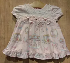 M08 メゾピアノ ワンピース　子供服　80サイズ　メリーゴーランドプリント　カワイイのサムネイル