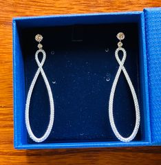 希少 スワロフスキー Infinity Pierced Hoop ピアス 箱付 - メルカリ