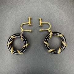k18YG オニキスイヤリング バネ式 漆黒のブラック×イエローゴールド 