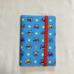 🐱ねこ柄おくすり手帳ケース✨ハンドメイド カード収納付きマルチケース