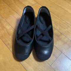 3/8限定価格！オニツカタイガー フラット バレエ シューズ - メルカリ