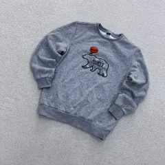 150(13) GUESS キッズ 흑곰 グラフィック スウェットTシャツ (弱起毛) 0526Eのサムネイル