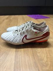 サッカースパイクナイキティエンポレジェンド9 AG マエストロ エリート