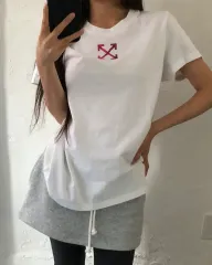 オフホワイト ピンク アロー 白 半袖 Tシャツのサムネイル