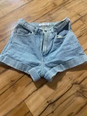 アメリカンアパレル ライトブルー ロールアップ ショートパンツのサムネイル