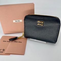 MIU MIU 財布 ドット柄 チェーン付きウォレット - メルカリ