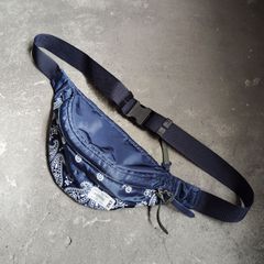 HIDEANDSEEK×CHROMEコラボ バンダナ柄ボディバッグ - メルカリ