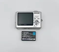 CAM92// Fujifilm FinePix F10 シルバーのサムネイル