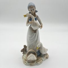 リヤドロ LLADRO No.1052 少女とアヒル フィギュリン 置物 - メルカリ