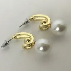 ★パールピアス★ハンドメイド★ファッション★デザイン★アクリルパール★