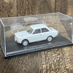 トミカ トヨタ カローラ 4ドア セダン 1/61 箱付き - メルカリ