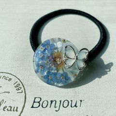 ハンドメイド レジン 花蝶ヘアゴム - メルカリ