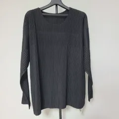 新品 イッセイミヤケ 4号 M-L プリーツ ラウンド 長袖Tシャツ M-長袖-406のサムネイル
