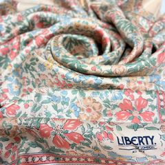 LIBERTY of London シルクスカーフ 孔雀柄 - メルカリ