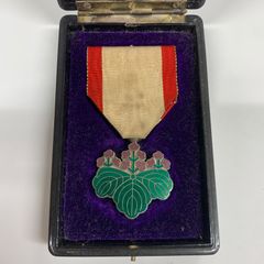 勲七等青色柏葉章　勲章　メダル　Green Paulownia Medal 勲七等青色柏葉章 勲章 メダル Green Paulownia Medal - メルカリ