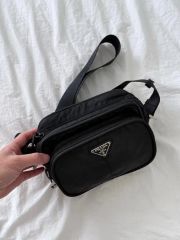 美品✨プラダ y2k ミニカメラバッグ ショルダーバッグ 黒 ナイロン 金