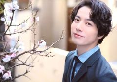 【中古】生写真(男性) 和田琢磨/横型・バストアップ・衣装紺・青シャツ・体左向き・左側に花・屋外/3rd写真集「Love，always」発売記念イベント ランダムブロマイド