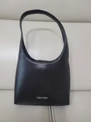カルバン・クライン HOBO BAG トートバッグ ショルダーバッグ バッグのサムネイル