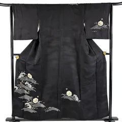 付下げ 身丈156.5cm 裄丈65cm M 袷 草花 波 金彩 刺繍 黒 正絹 秀品 【中古】のサムネイル