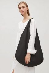 COS SCULPTURAL SHOULDER BAG PLISSE - メルカリ