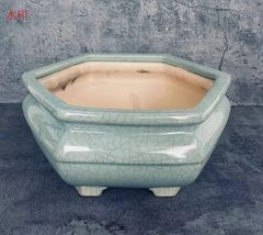 明治期 瀬戸焼 青磁 六角植木鉢 鳳凰唐草文 六足 蘭鉢 古鉢 明治期 瀬戸焼 青磁 六角植木鉢 鳳凰唐草文 六足 蘭鉢 古鉢 - メルカリ