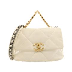 CHANEL オンザロード ショルダーバッグ RG694 - メルカリ