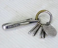 DELUXE キーフック キーホルダー メタルプレートつき☆0528-656/ライト・JNのサムネイル
