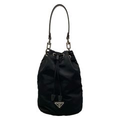 PRADA プラダ ナイロン 巾着 ポーチ リップ柄 巾着バッグ - メルカリ