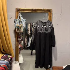 46 アズノゥアズ As know as 刺繍 ワンピース ロング　お呼ばれ　デート　オフィスカジュアル　食事会　黒 ブラック BLACK クロ くろ　ホワイト オフホワイト アイボリー 白 シロのサムネイル