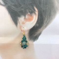 福祉施設制作】山桜うさぎ作 フックピアス 「ハーバリウム風なバラ 