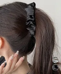 バナナクリップ プリーツ リボン ヘアクリップ 髪留め サテン 黒 シルバー