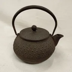 鉄急須 岩鋳 南部鉄器 アルミ 茶こし付き レトロ 昭和レトロ ヴィンテージ 68 社教 ？と書かれています 手頃なサイズ 本体サイズ （注ぎ口含む）約11.5㎝ 底から持ち手まで12㎝ X921のサムネイル