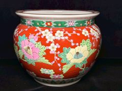 美品 陶器 火鉢 伊万里焼 十錦手 色絵 粉彩牡丹花蝶紋 鉢カバー 鮮やか