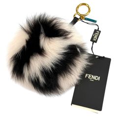 フェンディ FENDI ポンポンチャーム ブラウン 【現行品】 - メルカリ