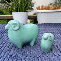 薬師窯 羊 置物 青磁 2個セット オブジェ 干支置物 陶器 - メルカリ