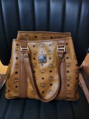 MCM ブラウン トートバッグ ポーチ付き - メルカリ