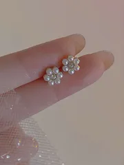 ジュエリー レディース イヤーアクセサリー シンプルな小さな花 フェイクパールピアス バレンタイン 1ペア