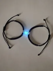 ジュエリー レディース ブレスレット セット 2個セット 発光カップルリング、ハート型ペンダントが暗闇で光る、レディースジュエリーセット、黒編み込みブレスレット、ホリデーやバレンタインデーのギフトに