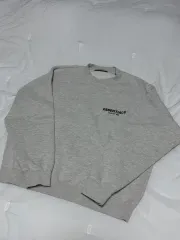 FEAR OF GOD エッセンシャルズ スウェットシャツ ライト オートミール Mのサムネイル