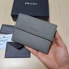 美品 プラダ PRADA サフィアーノ M935 グレー/ブラウン - メルカリ