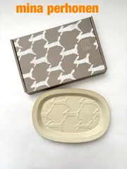 ★【新品】mina perhonen　ミナペルホネン　湖を思わせる楕円フォルムの食器プレート小「Lake」シリーズ　runrunrunデザイン　高さ2×20×14　ベージュ（公式カラー ホワイト）　キッチン小物　送料込み　6467498のサムネイル