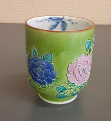 九谷焼 青良窯 日展作家 和田昭男作 彩花（つばき） 冷酒盃 ぐい呑み