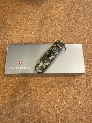 ビクトリノックス ハントマン 迷彩 新品 アウトドア 防災 釣り 