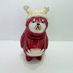 猫の置物 王冠とピンクの服のキャットオブジェ - メルカリ