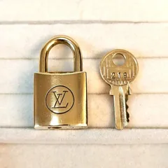 LOUIS VUITTON ルイヴィトン 旧 パドロック 南京錠 カデナ 鍵 ゴールド No.219 鑑定済 正規品 キーホルダー アクセサリー 530-1のサムネイル