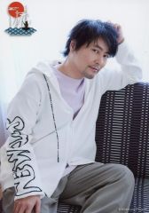 [중고] 원시 사진 (남성) 요시노 유유 / 앉아 / Kiramune Presents Hiroyuki Yoshino Live Tour 2025 [애니바가 흐르기 때문에 사과에 내가 흐릅니다] 브로마이드 (공통)