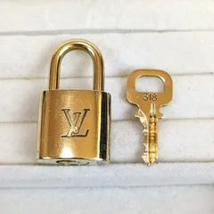 LOUIS VUITTON ルイヴィトン パドロック 南京錠 カデナ 鍵 ゴールド No.318 鑑定済 正規品 キーホルダー アクセサリー 26530-4のサムネイル