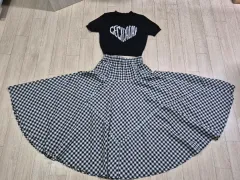 ギンガム CHECK ロング丈スカートと ニット Tシャツ セットのサムネイル
